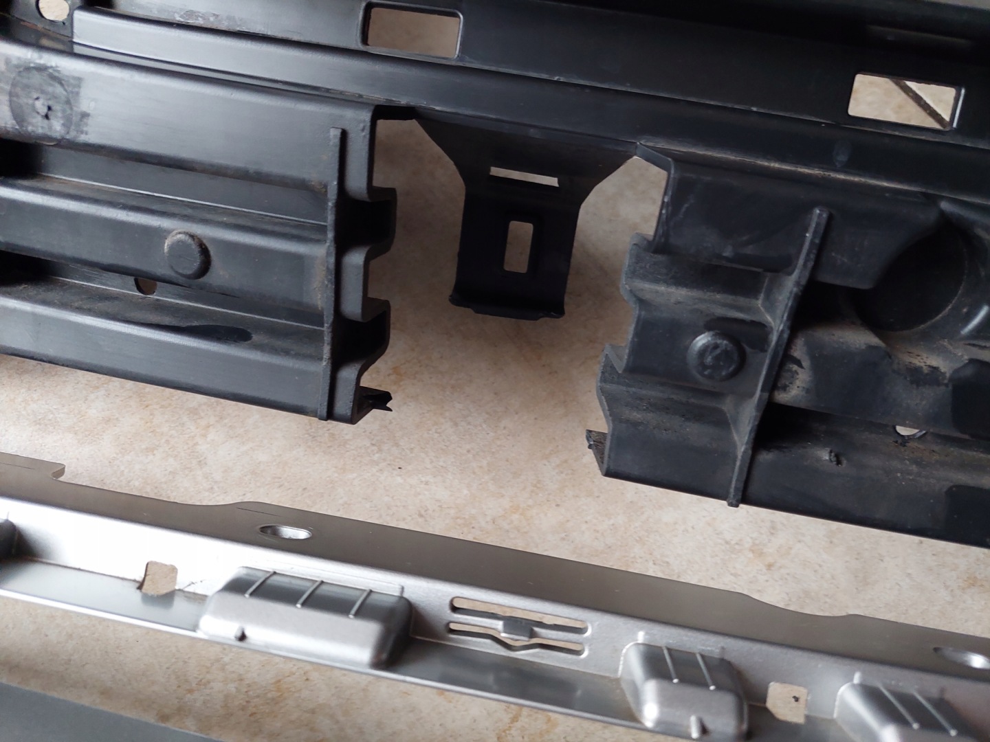 Ford Kuga II Mk2 Kühlergrill FRONTGRILL Kühlergitter - Thumbnail 4