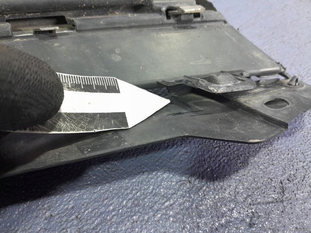 Toyota Yaris I P1 Kühlergrill FRONTGRILL Kühlergitter 531010D660 - Thumbnail 10