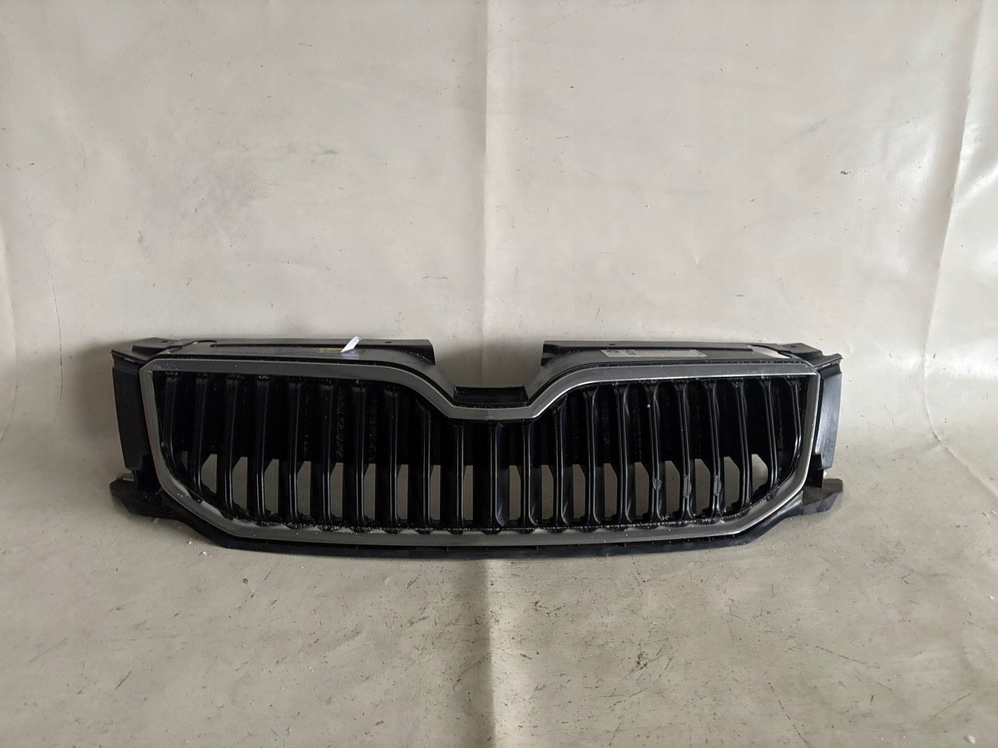 Skoda Octavia 1U Kühlergrill FRONTGRILL Kühlergitter 5E0853653A - Thumbnail 1