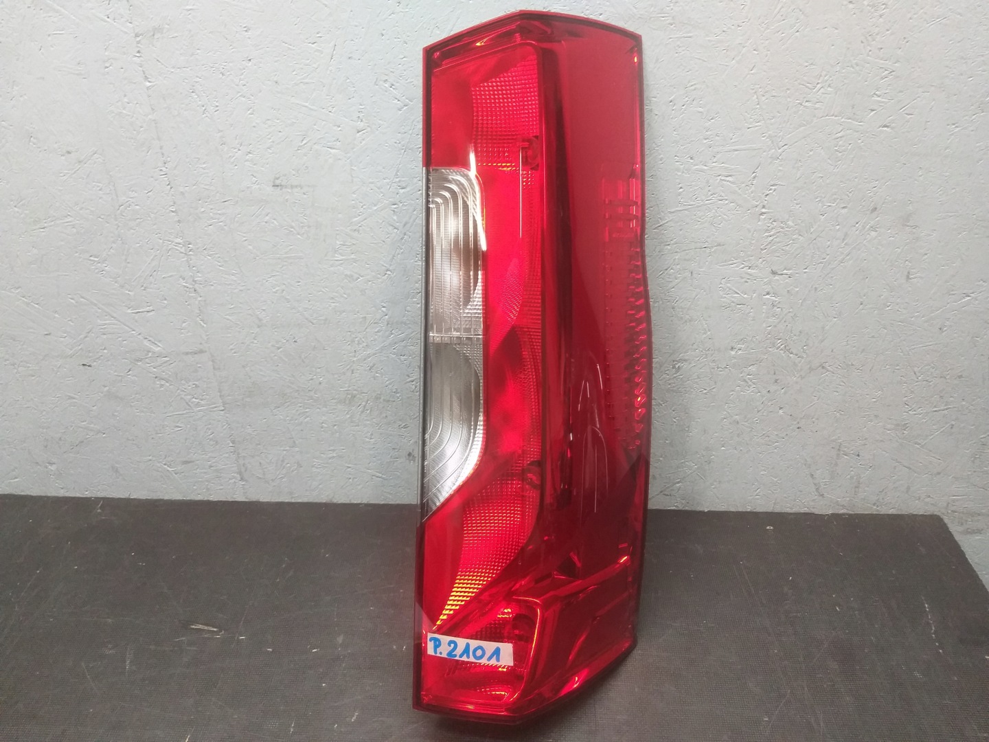 Mercedes-Benz Sprinter W910 Rückleuchte A9108200100 Rearlamp - Thumbnail 1