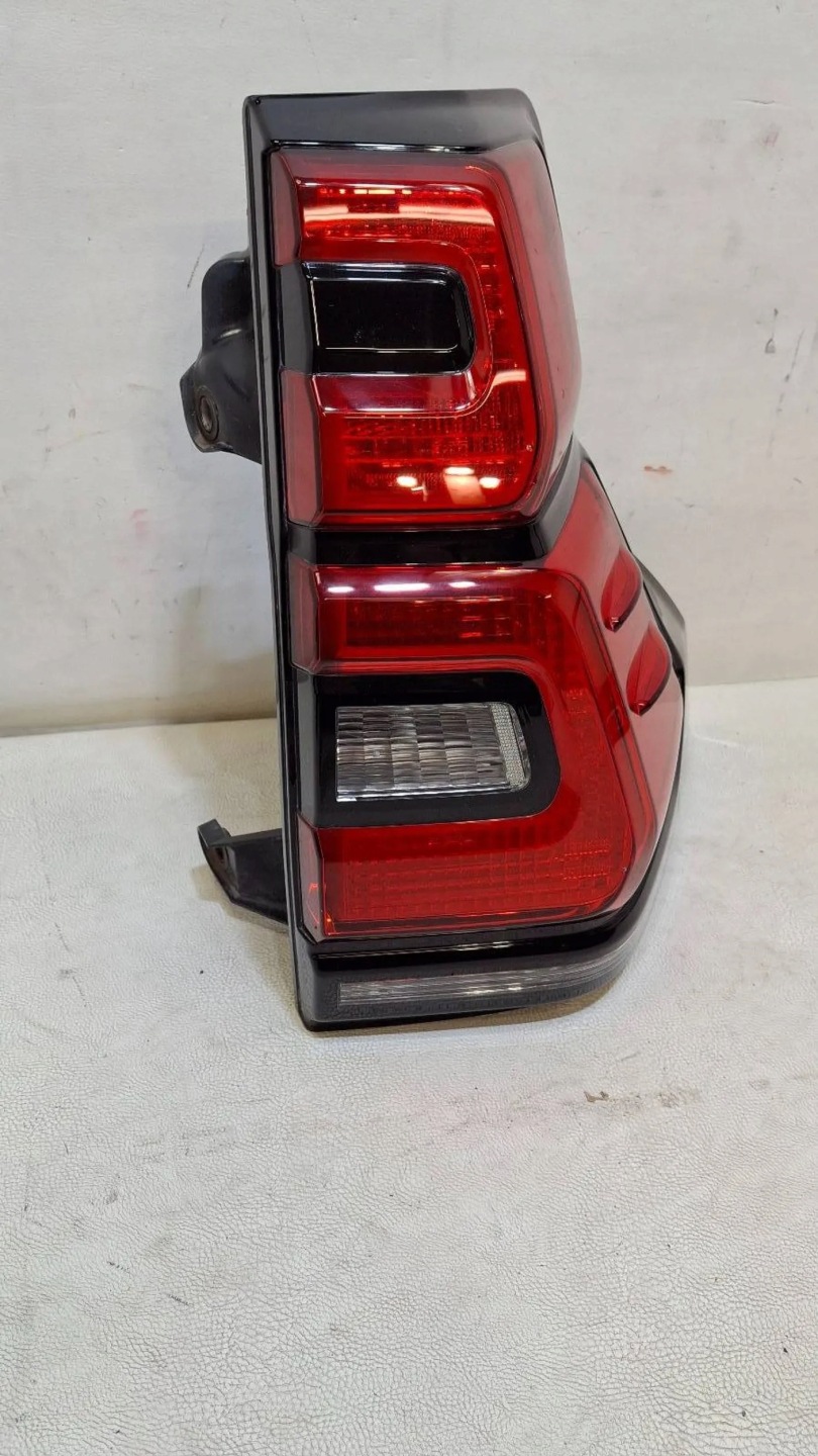 Toyota Land Cruiser J8/J10/J20 J8 Rückleuchte Rearlamp - Thumbnail 2