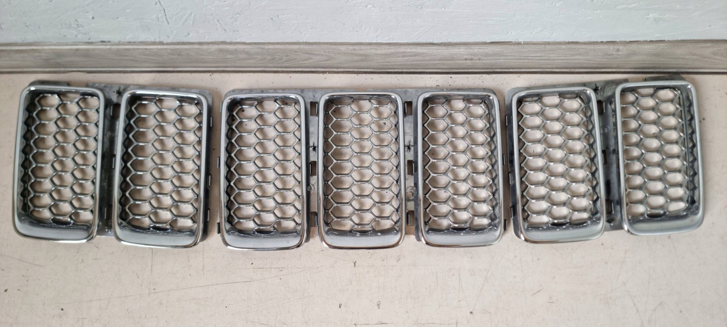 Jeep Cherokee J Kühlergrill FRONTGRILL Kühlergitter 68143129AB - Thumbnail 1