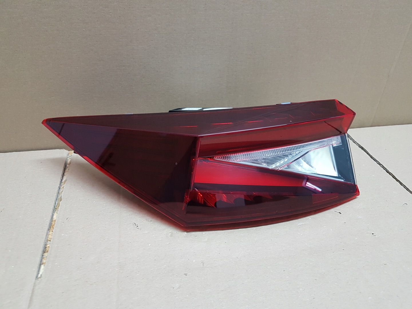 Skoda Enyaq NY Rückleuchte Rearlamp - Thumbnail 1