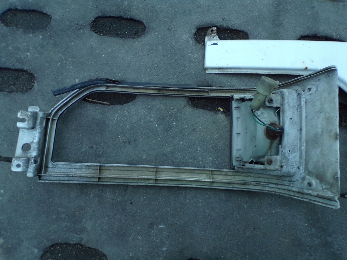Isuzu Midi Kühlergrill FRONTGRILL Kühlergitter - Thumbnail 4