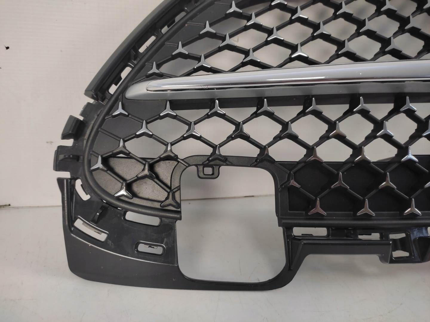 Mercedes-Benz C-Klasse W202 Kühlergrill FRONTGRILL Kühlergitter A2068882100 - Thumbnail 5
