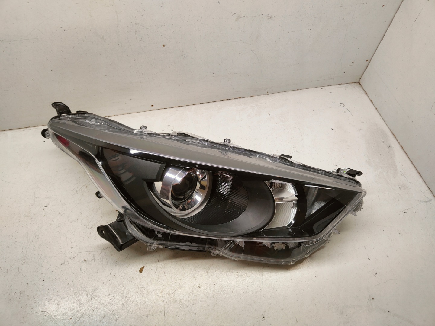 Frontscheinwerfer Toyota Yaris I P1 LED Rechts Scheinwerfer Headlight - Thumbnail 1