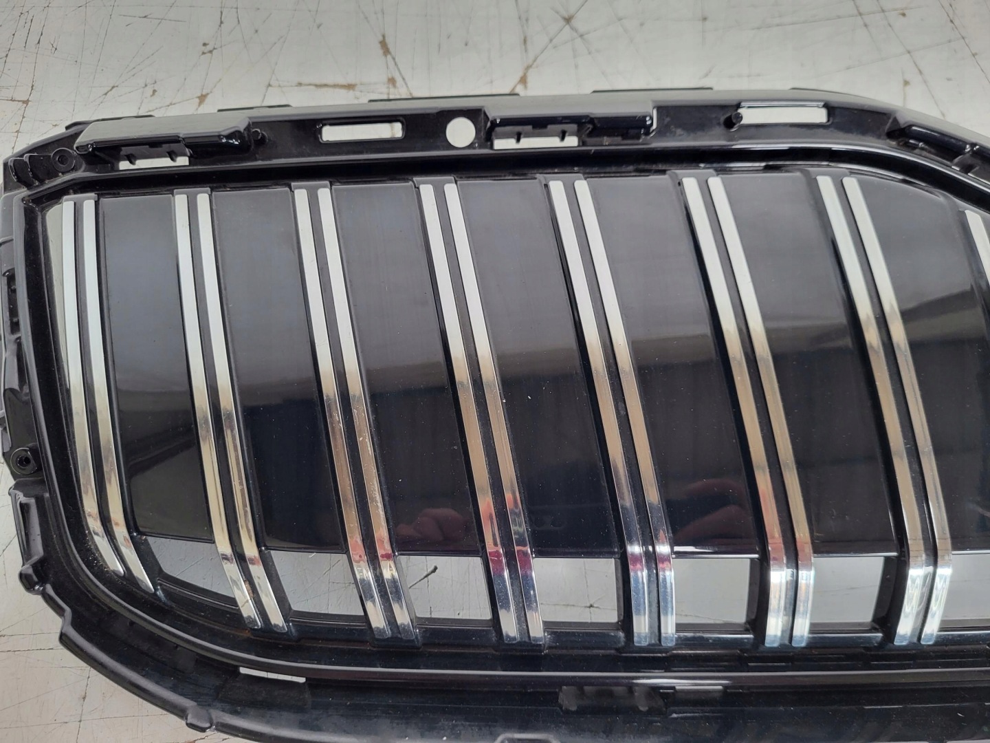 Skoda Superb 3U Kühlergrill FRONTGRILL Kühlergitter 3V0853653J - Thumbnail 6