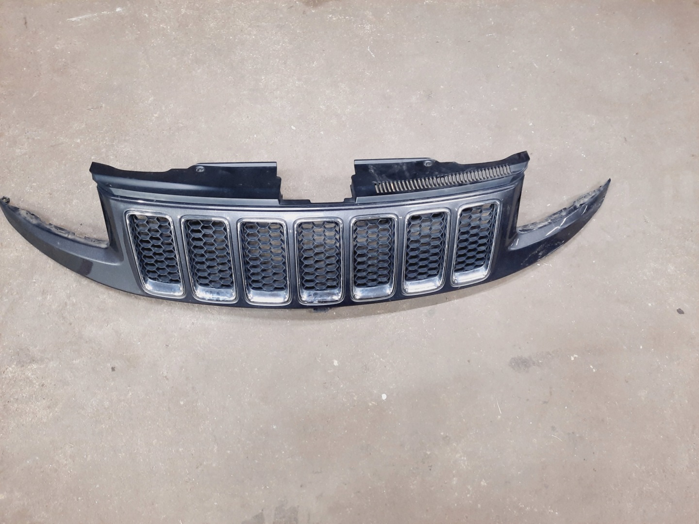 Jeep Cherokee J Kühlergrill FRONTGRILL Kühlergitter 68145201AB - Thumbnail 1
