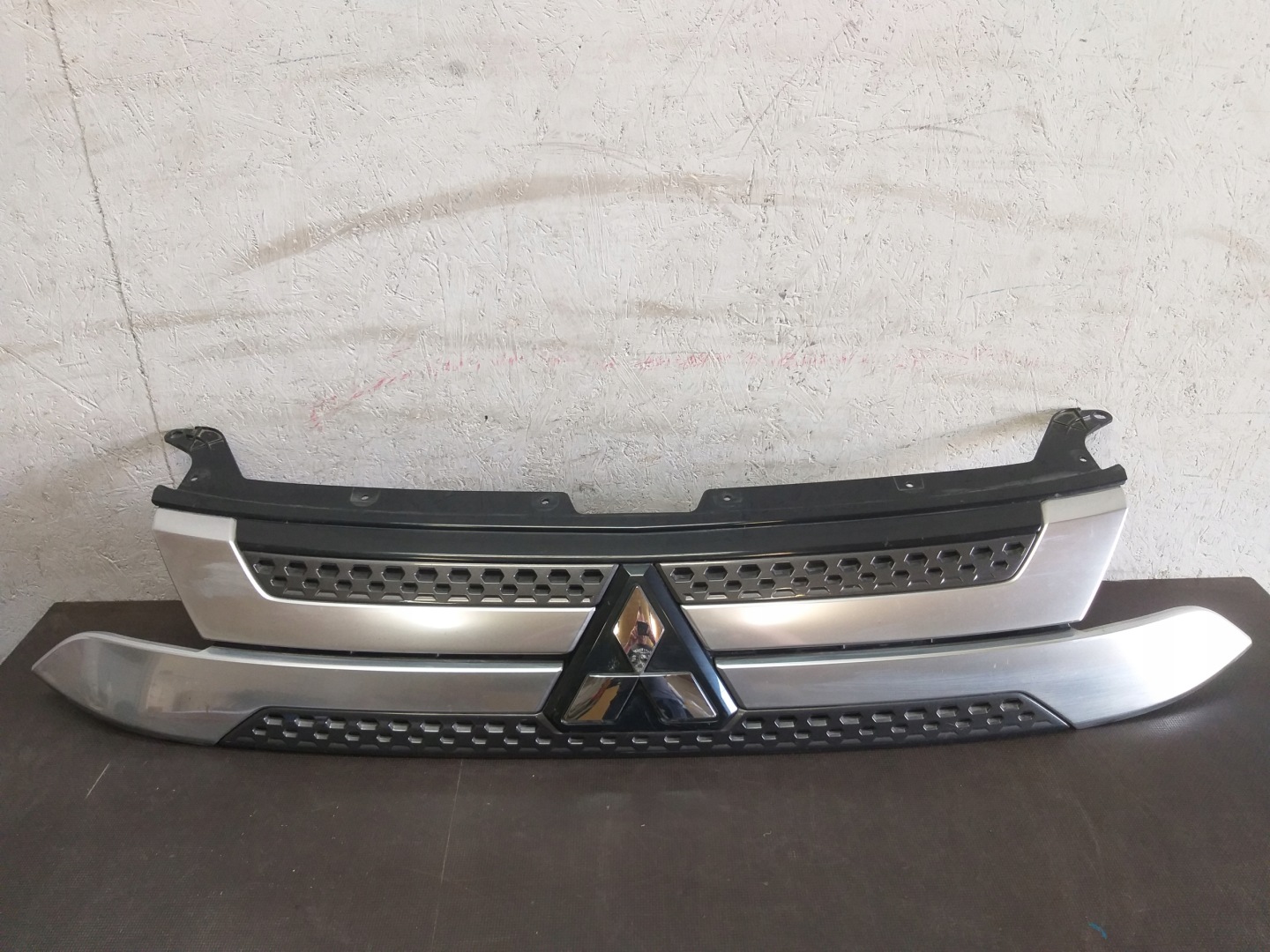Mitsubishi Outlander CU0W Kühlergrill FRONTGRILL Kühlergitter 7450B304 - Thumbnail 1