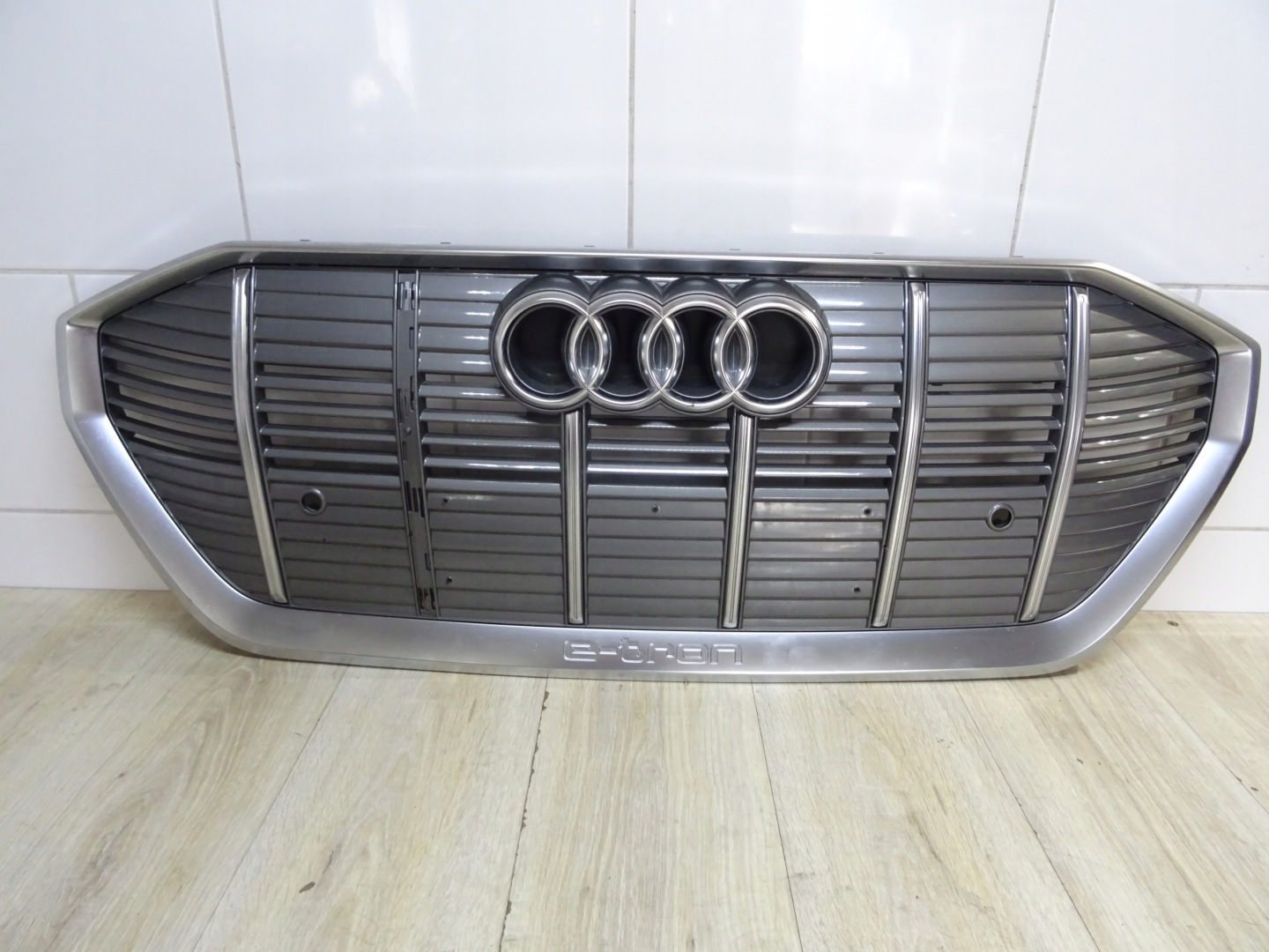 Audi e-tron Kühlergrill FRONTGRILL Kühlergitter 4KE853651 - Thumbnail 1