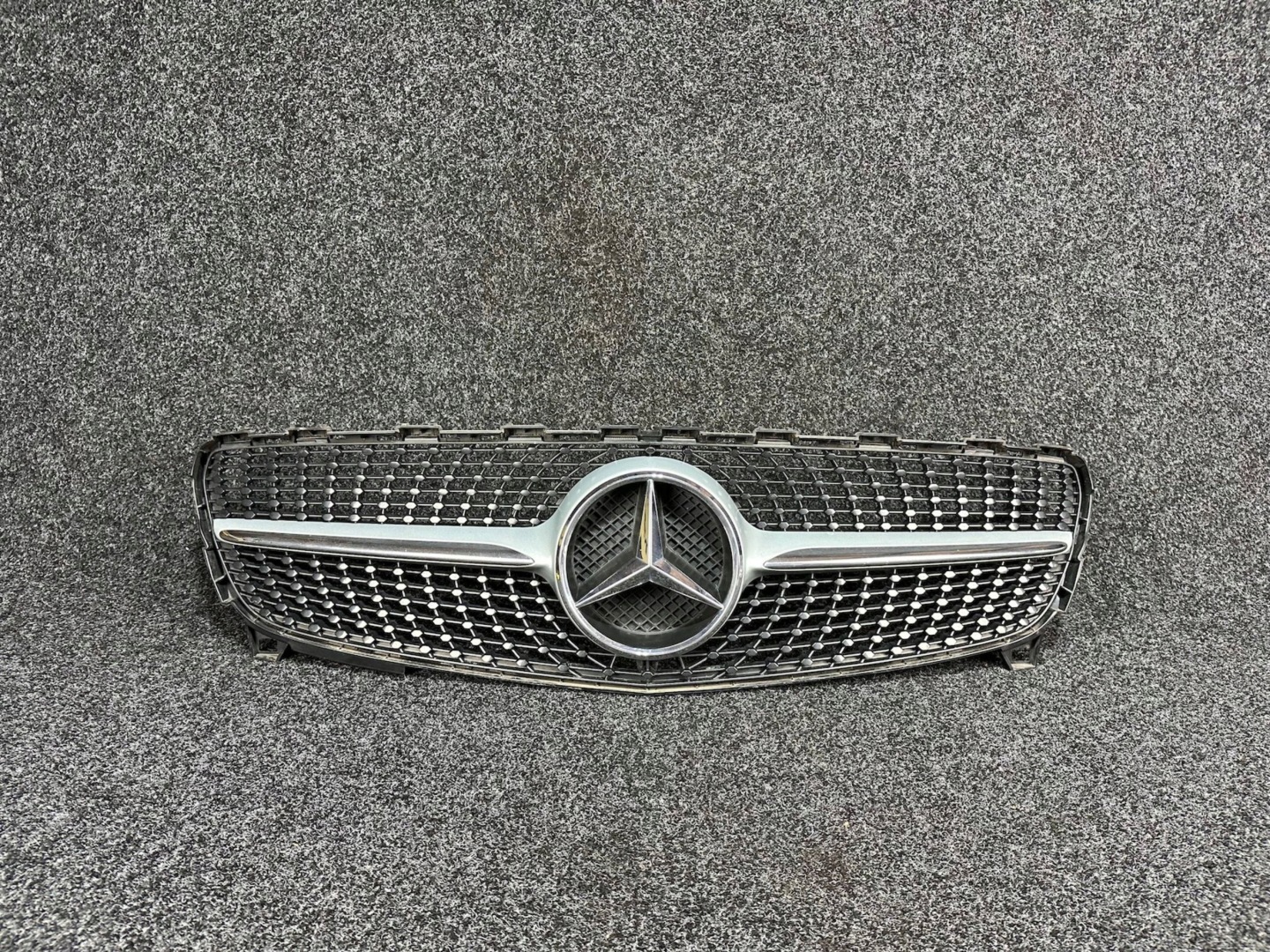 Mercedes-Benz A-Klasse W176 Kühlergrill FRONTGRILL Kühlergitter A1768881760 - Thumbnail 1