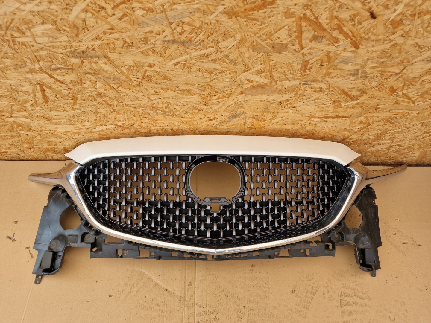 Mazda 6 GJ Kühlergrill FRONTGRILL Kühlergitter GSH750712 - Thumbnail 1