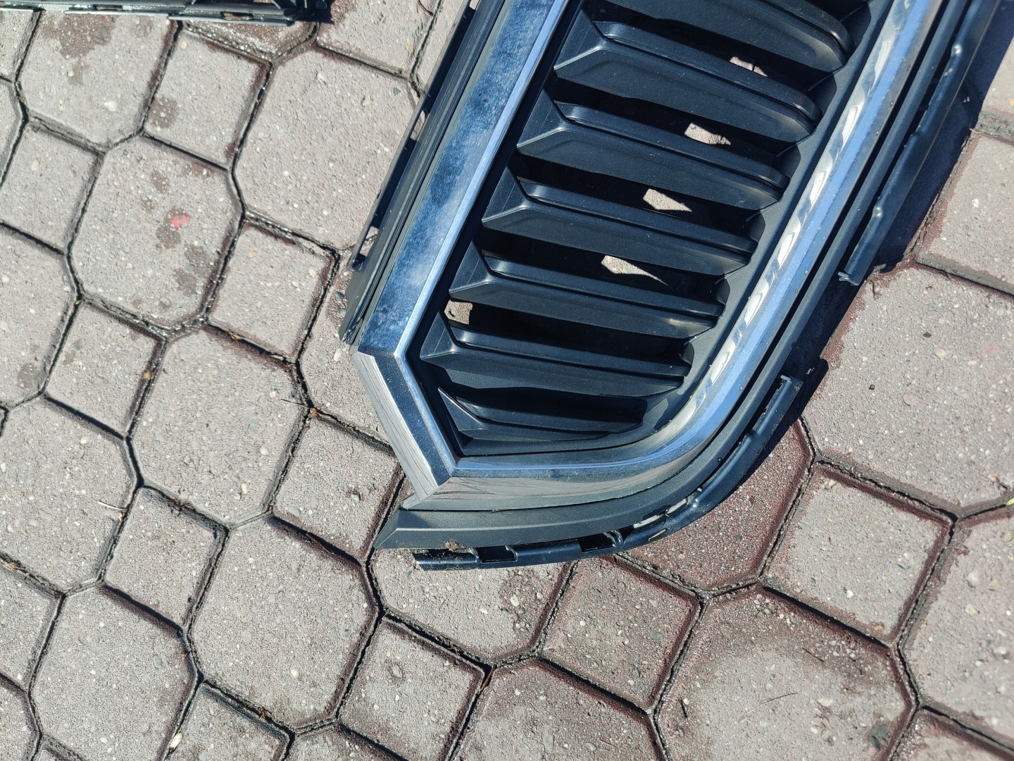 Skoda Octavia 1U Kühlergrill FRONTGRILL Kühlergitter 5E3853653BL - Thumbnail 7