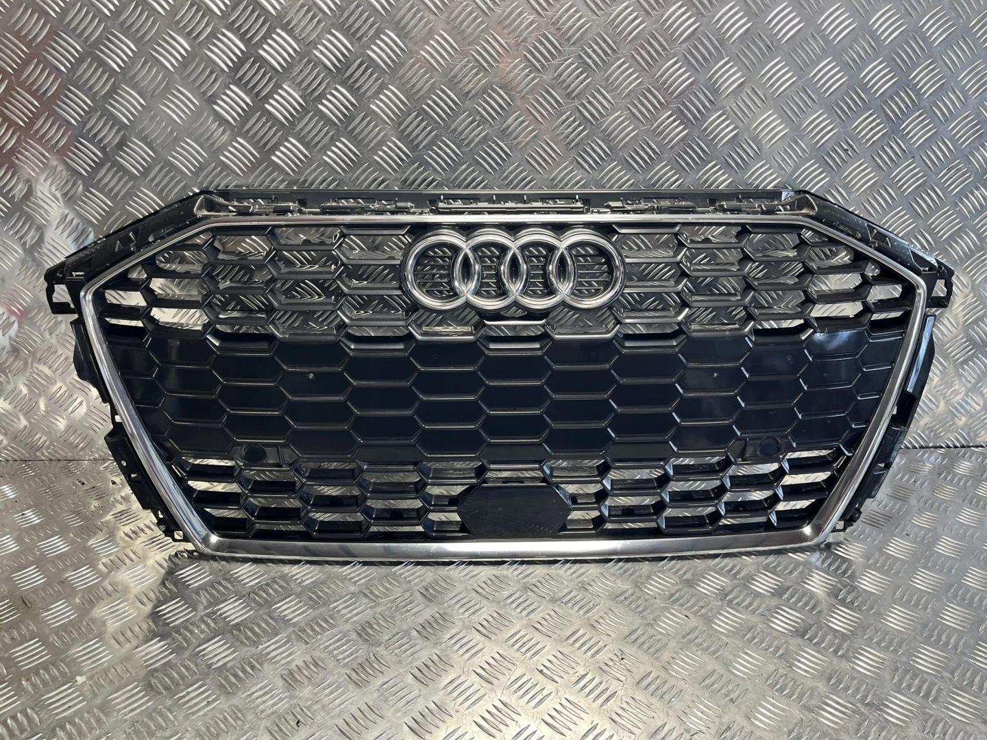 Audi A3 8Y Kühlergrill FRONTGRILL Kühlergitter 8Y0853651B - Thumbnail 1