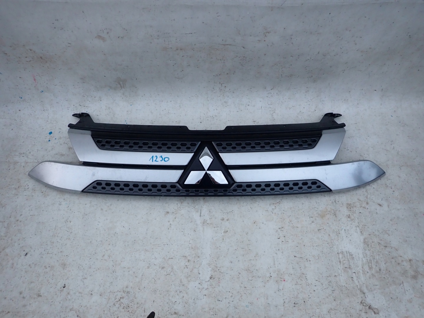 Mitsubishi Outlander CU0W Kühlergrill FRONTGRILL Kühlergitter 7450B304 - Thumbnail 1
