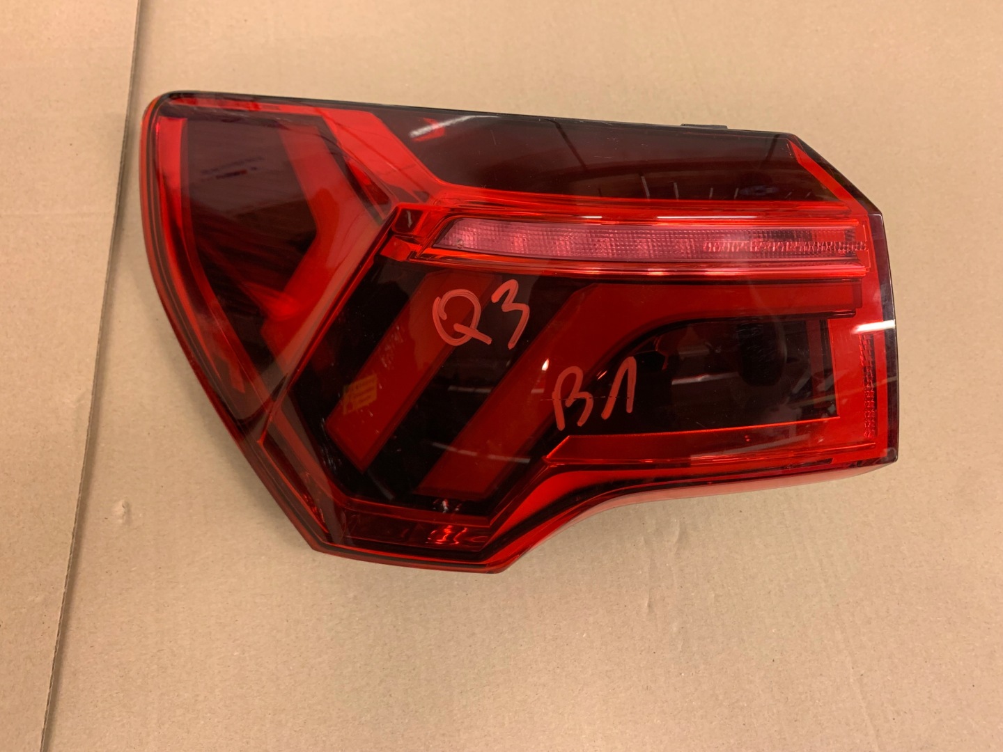 Audi Q3 Rückleuchte 83A945091 Rearlamp - Thumbnail 1