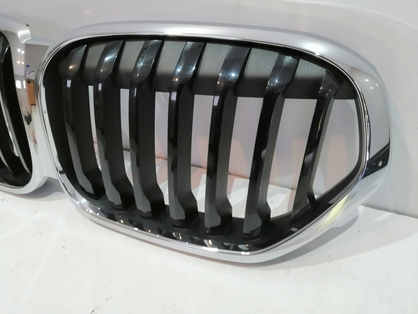 BMW X1 F48 Kühlergrill FRONTGRILL Kühlergitter 8493452 - Thumbnail 4