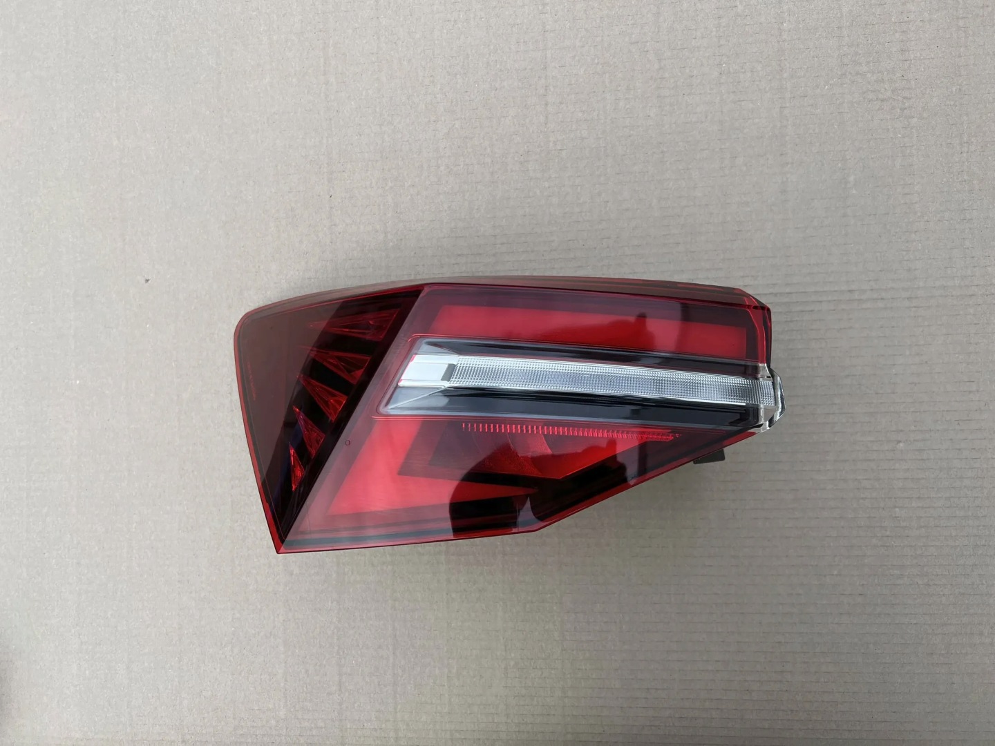 Skoda Karoq 57A Rückleuchte 57A945207 Rearlamp - Thumbnail 1