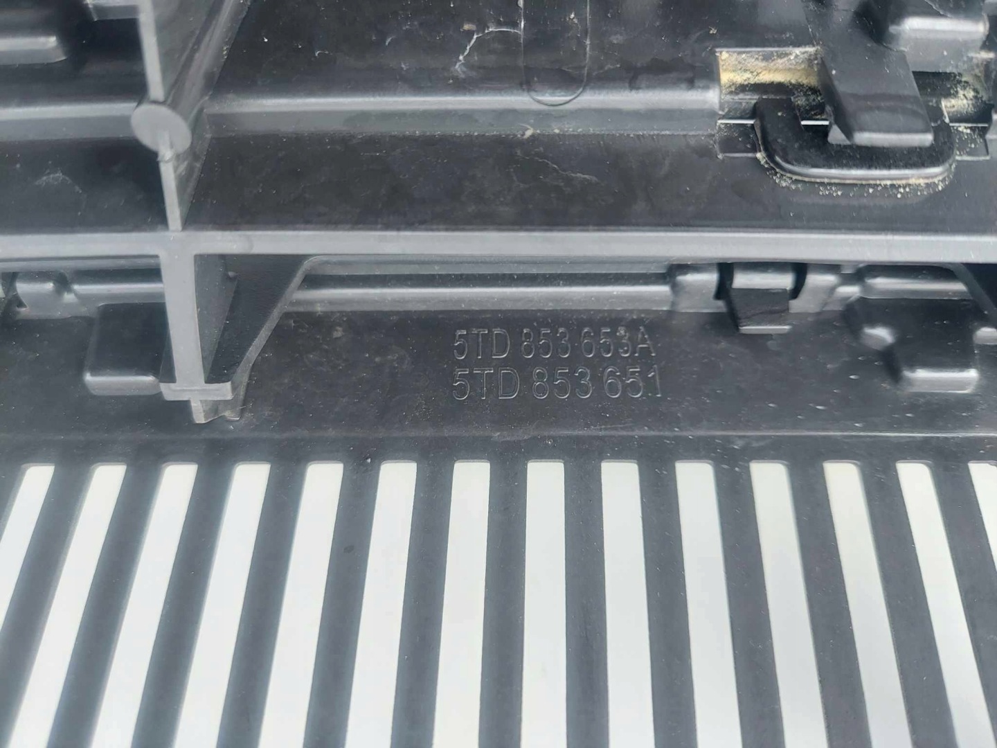 VW Touran I Kühlergrill FRONTGRILL Kühlergitter 5TD853653A - Thumbnail 7