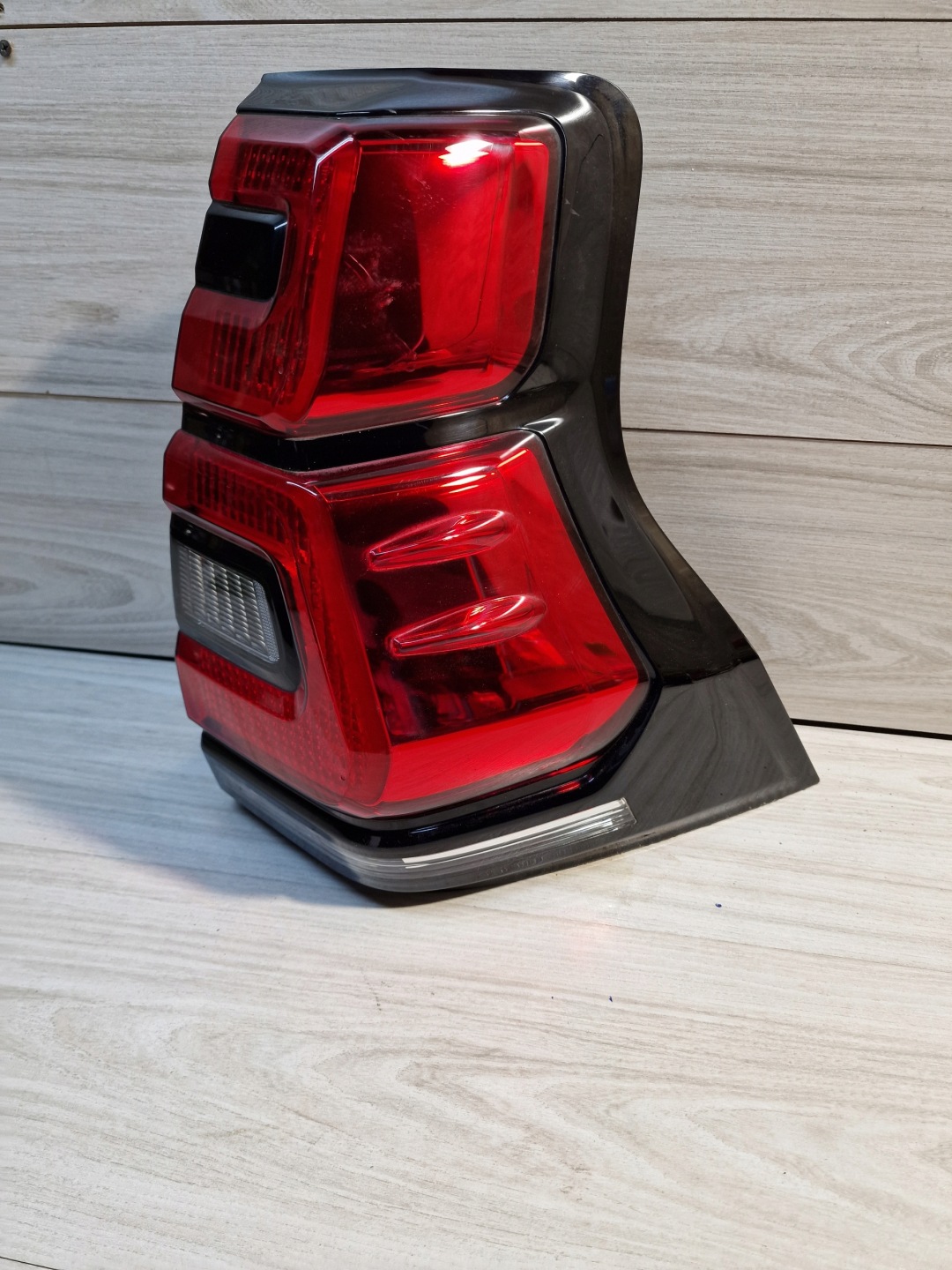 Toyota Land Cruiser J8/J10/J20 J8 Rückleuchte Rearlamp - Thumbnail 1