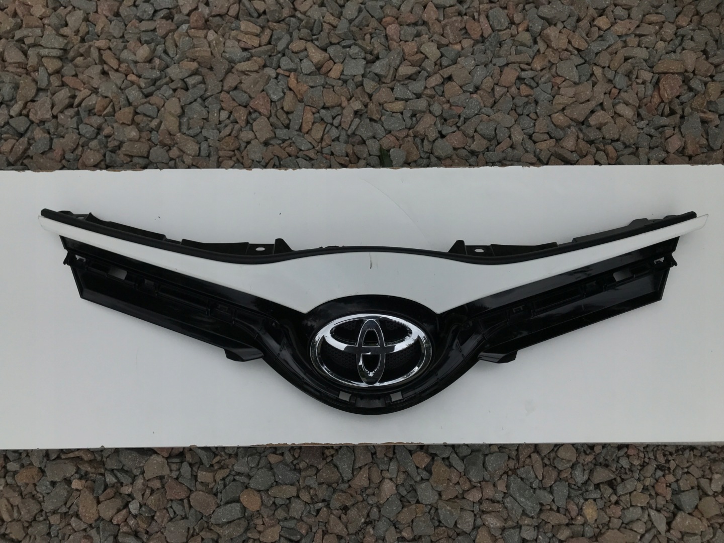 Toyota Yaris III XP13 Kühlergrill FRONTGRILL Kühlergitter - Thumbnail 1
