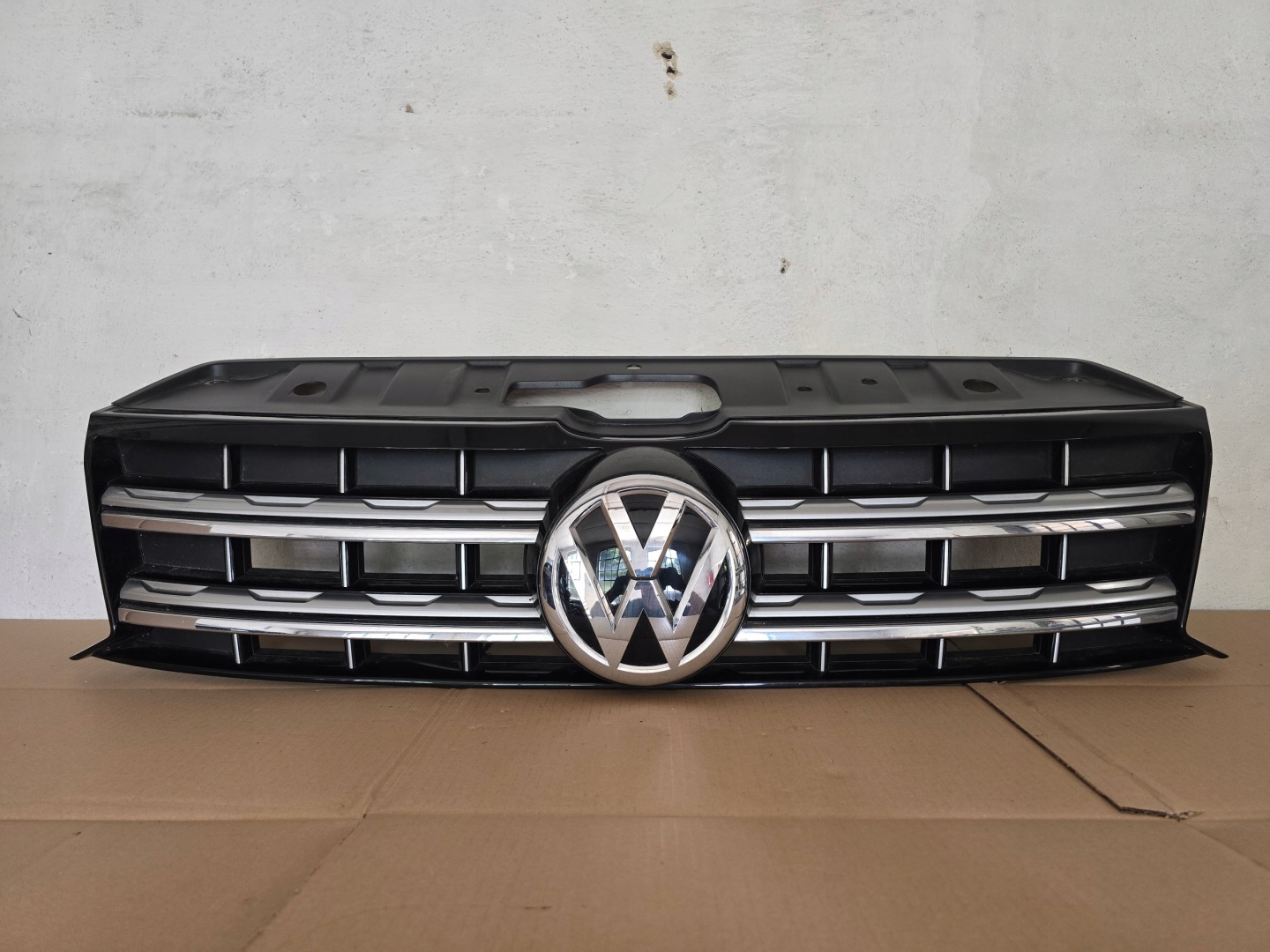 VW Amarok 2H6 Kühlergrill FRONTGRILL Kühlergitter 2H6853651 - Thumbnail 1