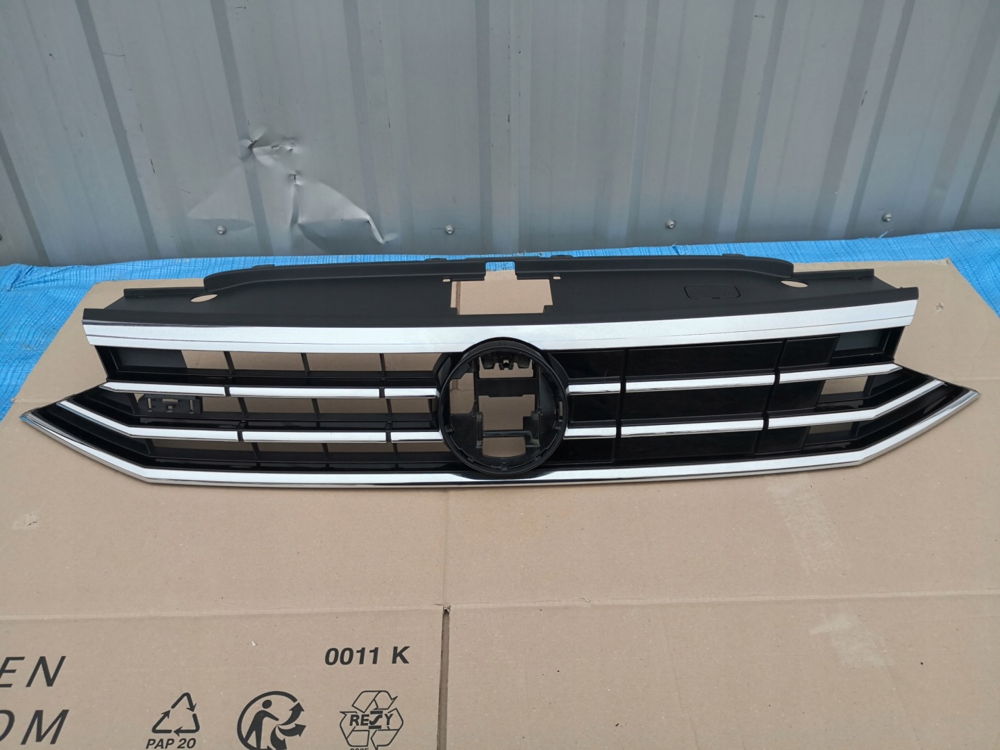 VW Passat B8 Kühlergrill FRONTGRILL Kühlergitter 3G0853651BS - Thumbnail 1