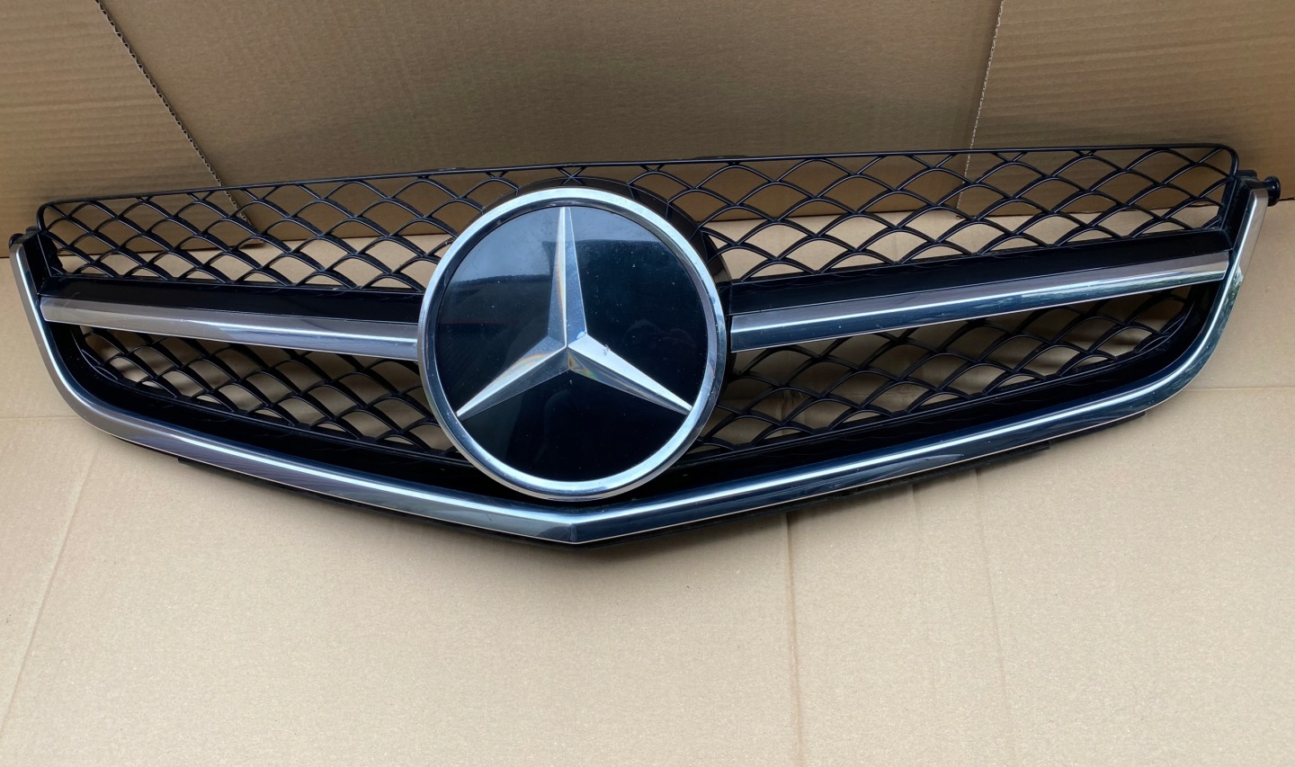 Mercedes-Benz C-Klasse W204 Kühlergrill FRONTGRILL Kühlergitter A2048802583 - Thumbnail 1