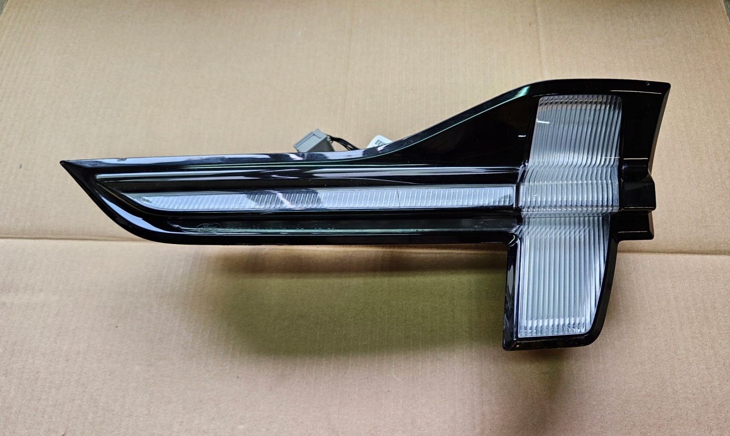 Ford Mustang Mach-E Mk1 Rückleuchte LJ8B13A602ACM Rearlamp - Thumbnail 4
