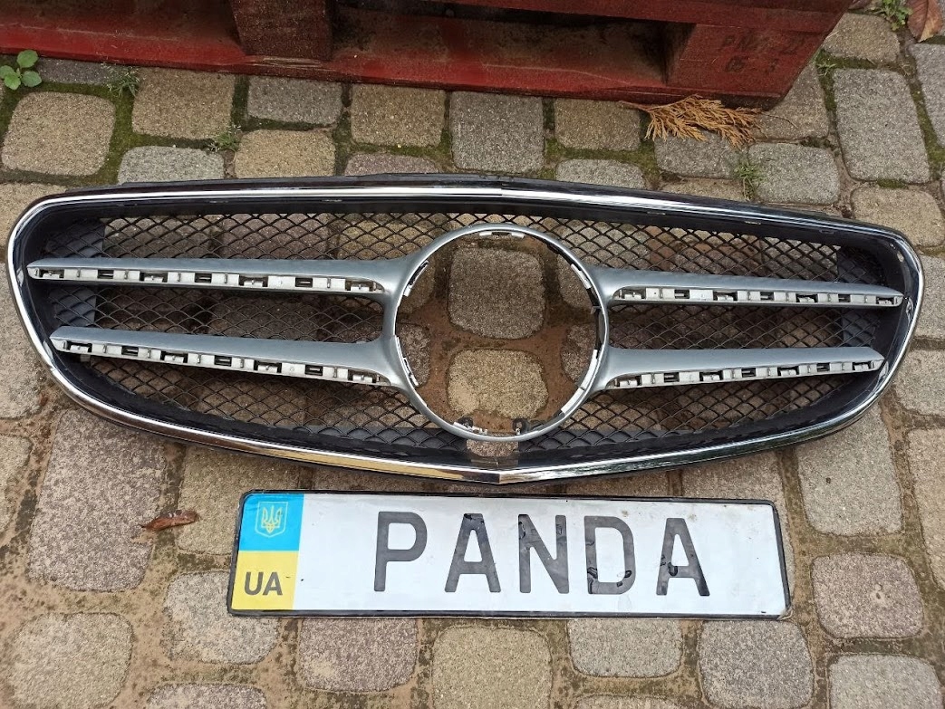 Mercedes-Benz E-Klasse W212 Kühlergrill FRONTGRILL Kühlergitter A5111946420 - Image 1