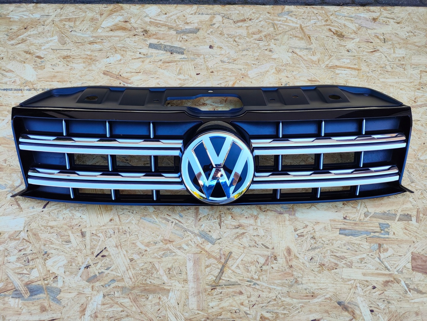 VW Amarok 2H6 Kühlergrill FRONTGRILL Kühlergitter 2H6853651B - Thumbnail 1
