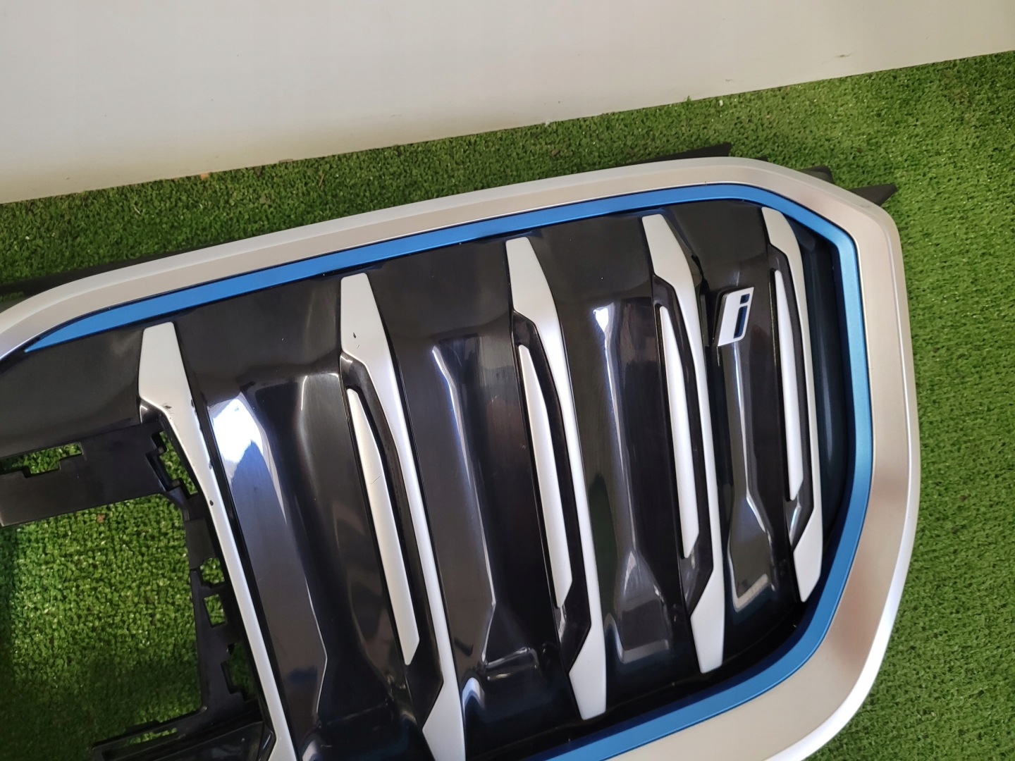BMW X1 U11 Kühlergrill FRONTGRILL Kühlergitter 9880307 - Thumbnail 4