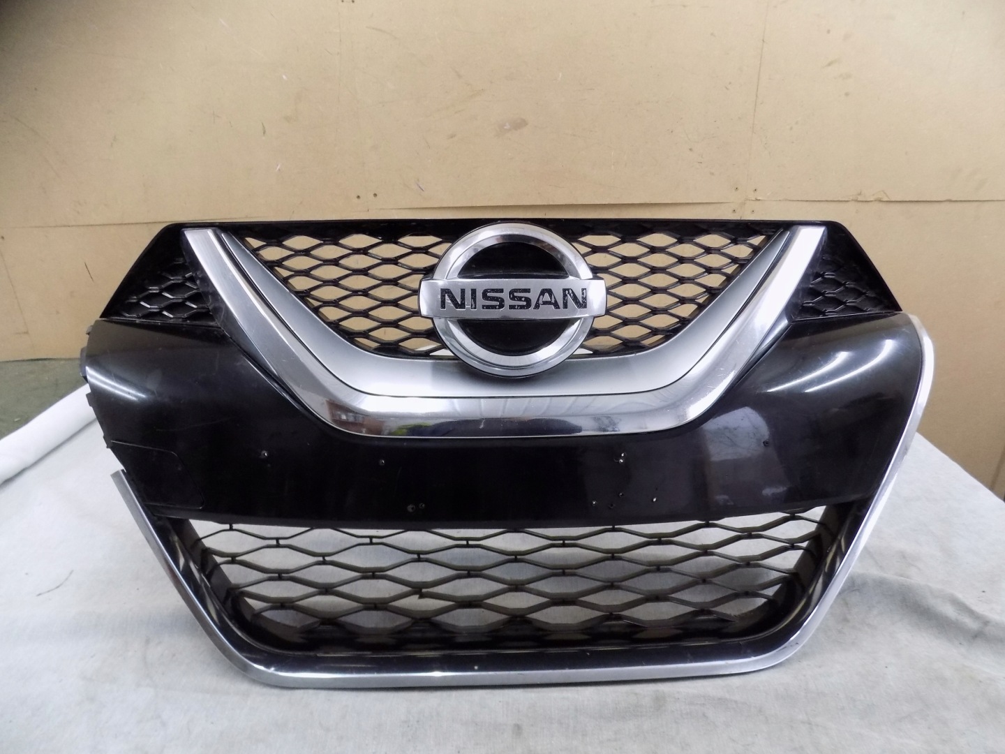 Nissan Maxima A32 Kühlergrill FRONTGRILL Kühlergitter 623104RAOA - Thumbnail 1