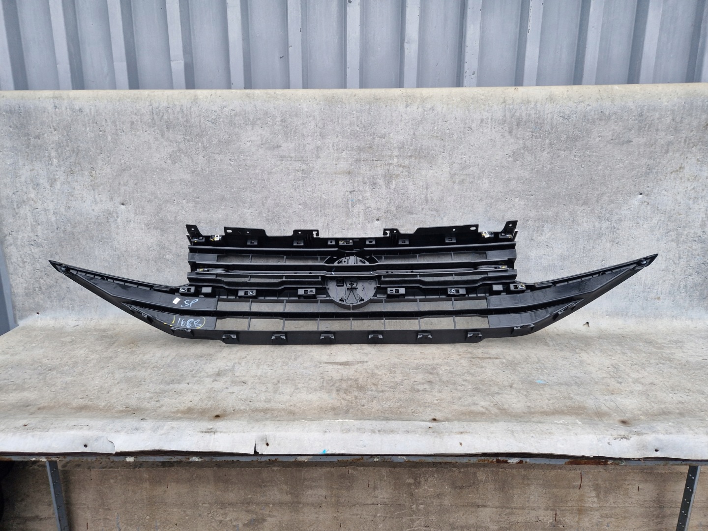 VW Amarok I 2H Kühlergrill FRONTGRILL Kühlergitter - Thumbnail 9