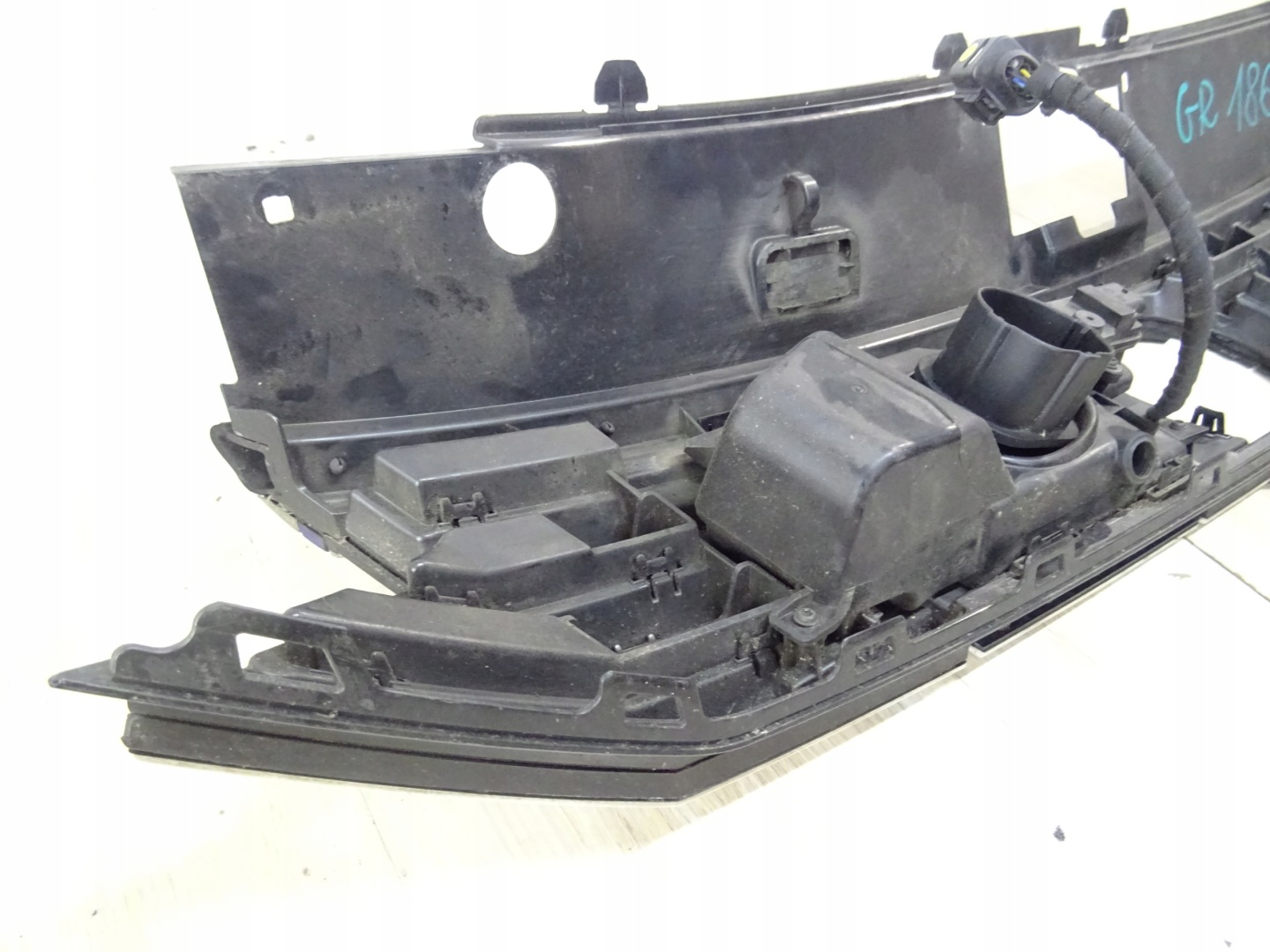 VW Passat B8 Kühlergrill FRONTGRILL Kühlergitter 3G0853653B - Thumbnail 9