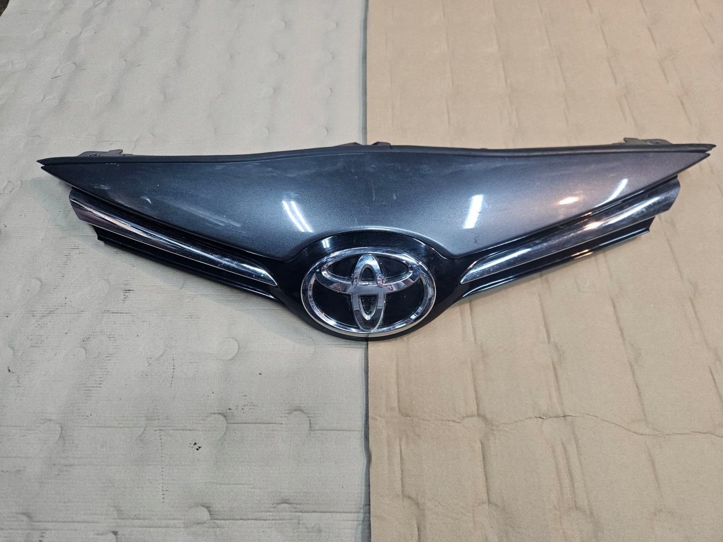 Toyota Avensis T25 Kühlergrill FRONTGRILL Kühlergitter 8GRILL1G35 - Thumbnail 1