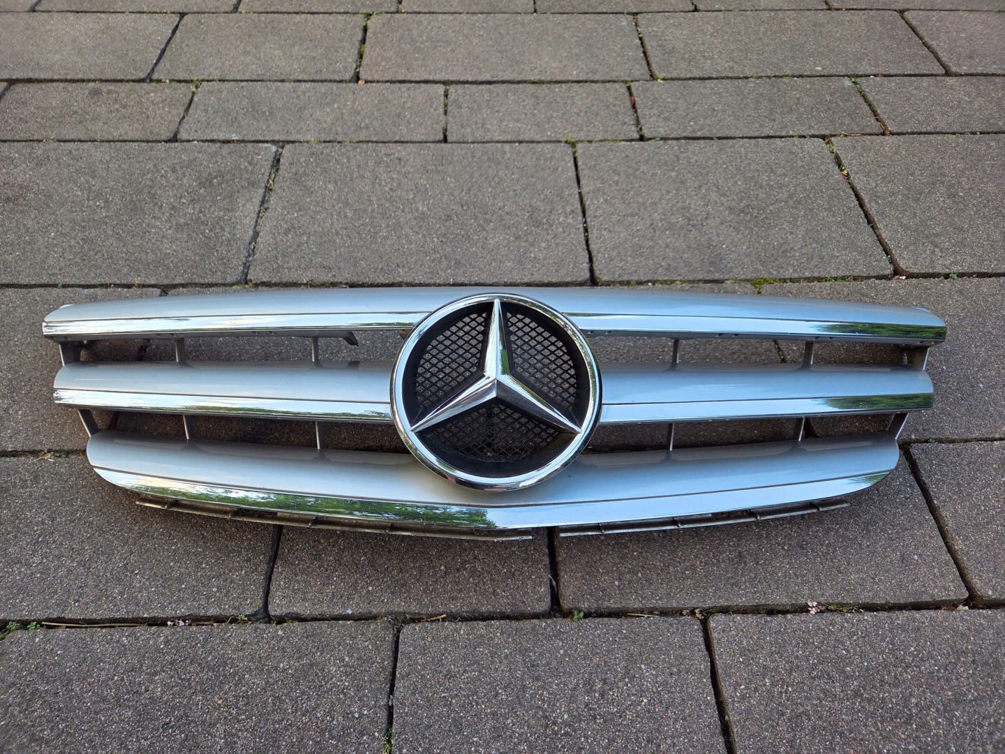 Mercedes-Benz B-Klasse W245 Kühlergrill FRONTGRILL Kühlergitter A1698880660 - Thumbnail 1