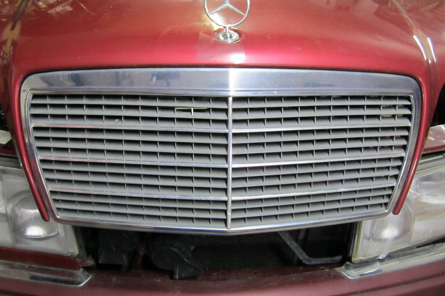 Mercedes-Benz E-Klasse W124 Kühlergrill FRONTGRILL Kühlergitter - Thumbnail 1