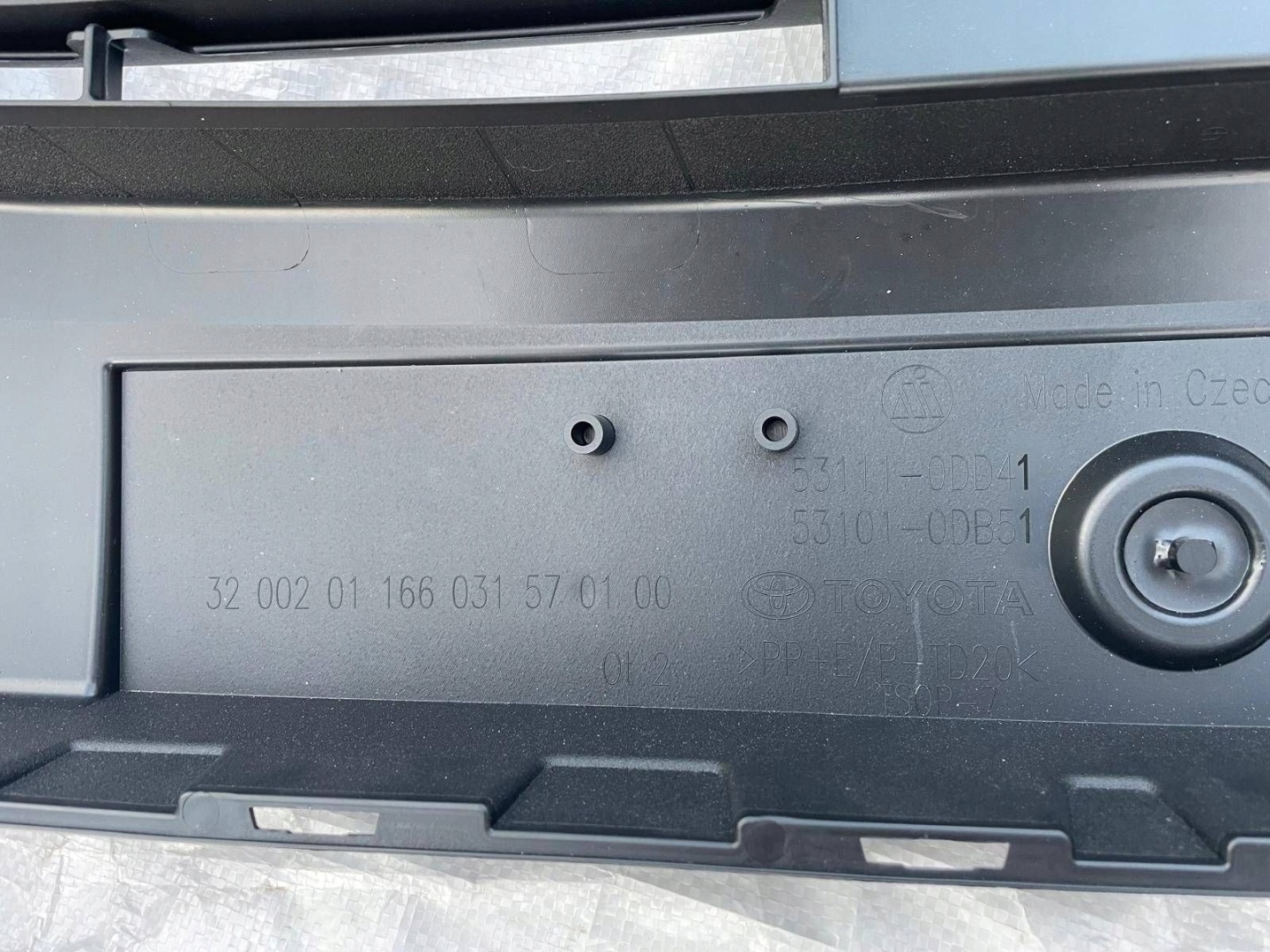 Toyota Yaris I P1 Kühlergrill FRONTGRILL Kühlergitter 531110DD41 - Thumbnail 3
