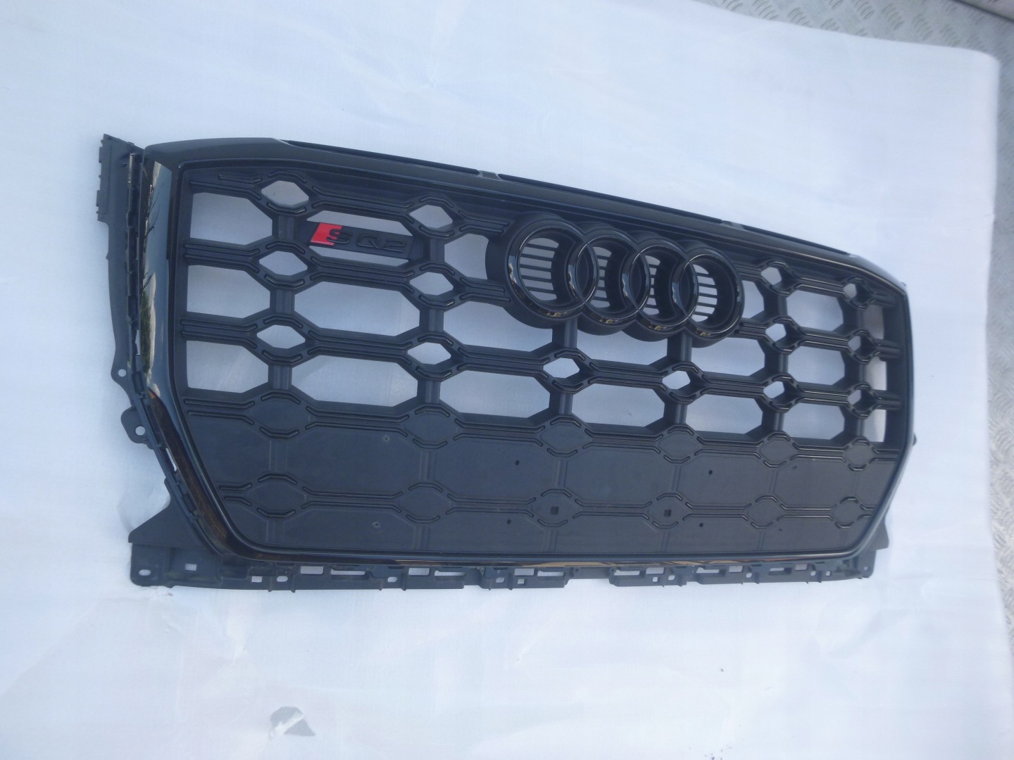 Audi Q2 Kühlergrill FRONTGRILL Kühlergitter 81A853651G - Thumbnail 3
