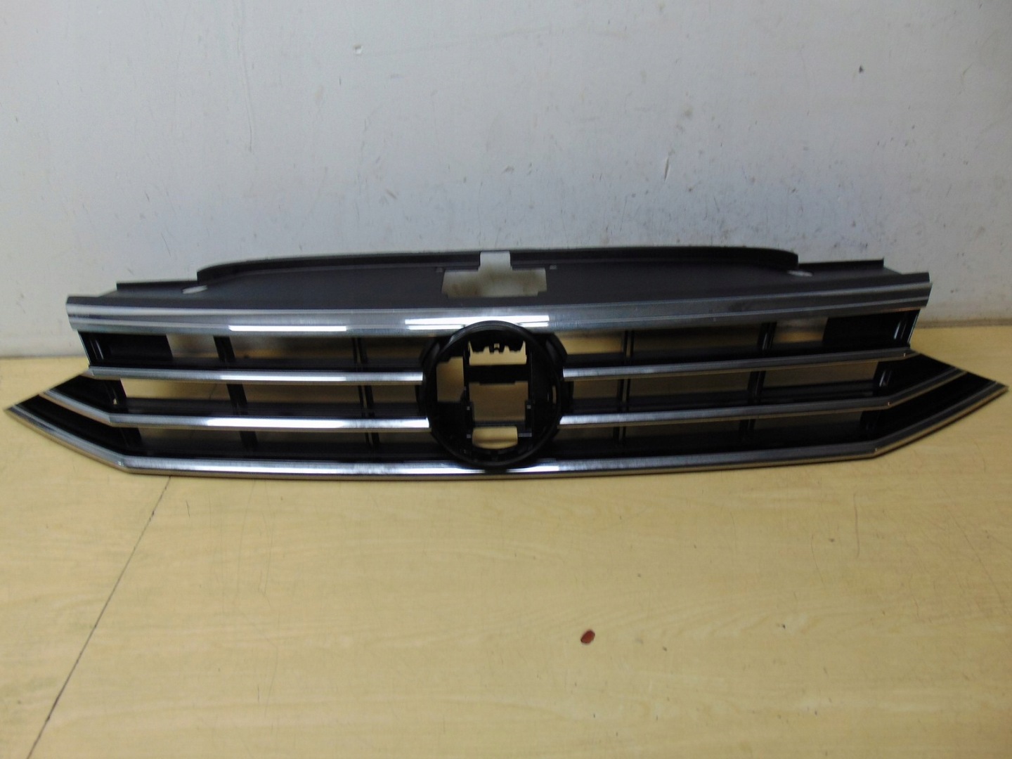 VW Passat B8 Kühlergrill FRONTGRILL Kühlergitter 3G0853651 - Thumbnail 1