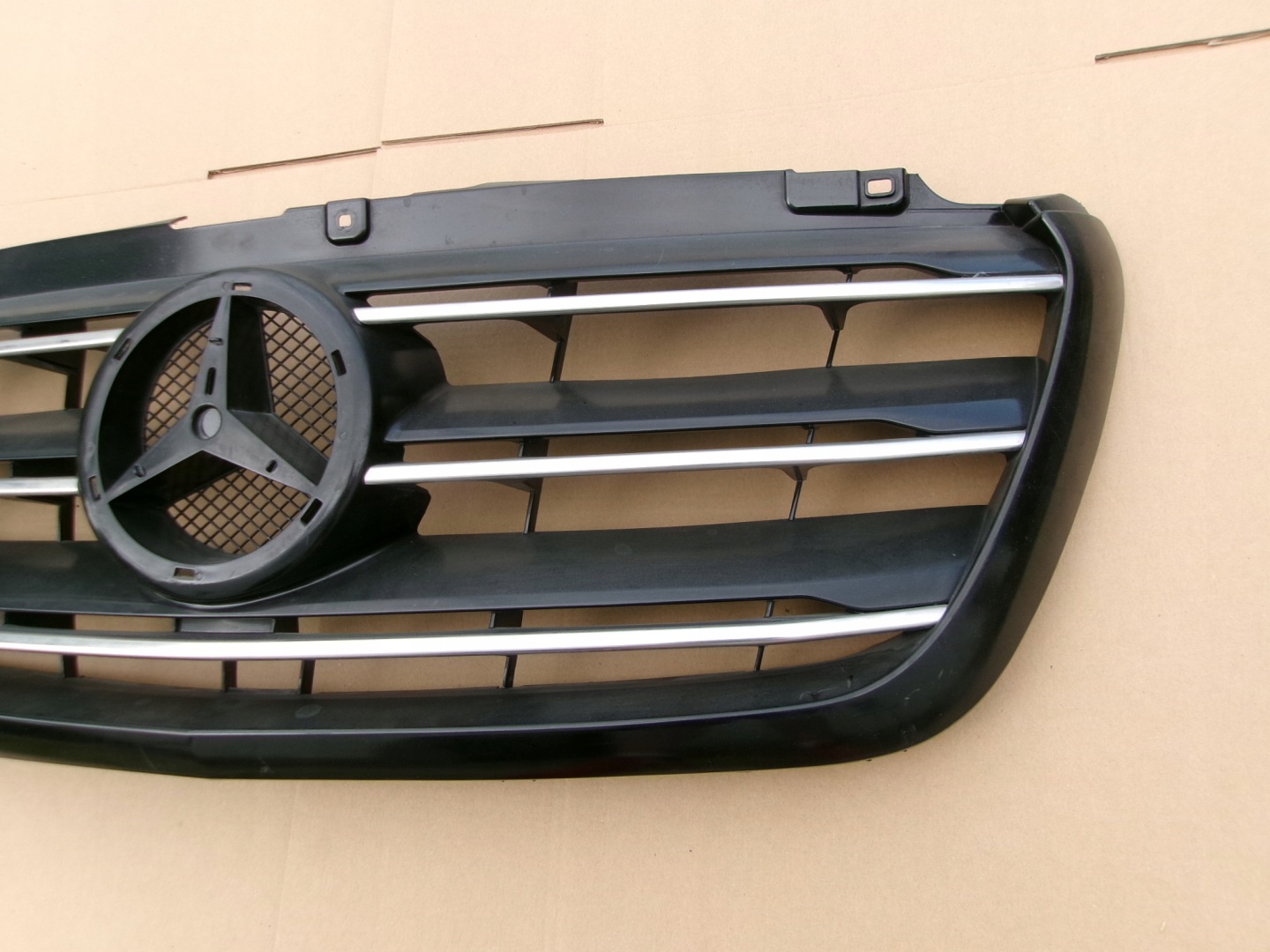 Mercedes-Benz Sprinter W910 Kühlergrill FRONTGRILL Kühlergitter A9108852600 - Thumbnail 3