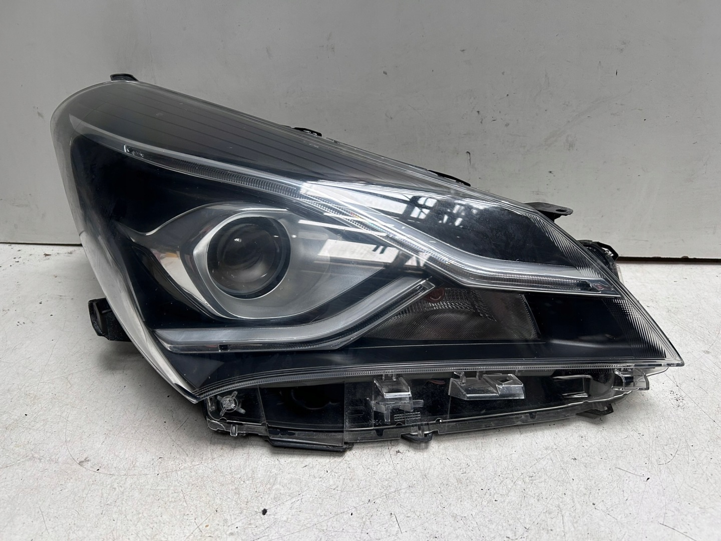 Frontscheinwerfer Toyota Yaris III XP13 LED Rechts Scheinwerfer Headlight - Thumbnail 1