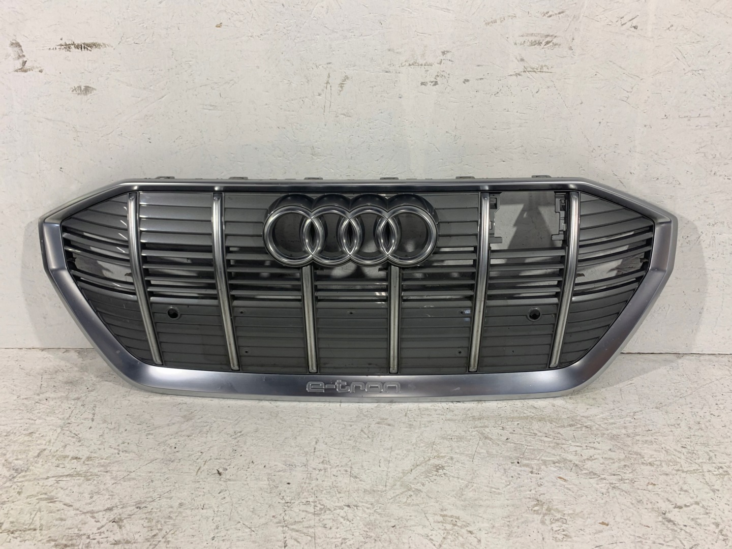 Audi e-tron Kühlergrill FRONTGRILL Kühlergitter 4KE853651 - Thumbnail 1