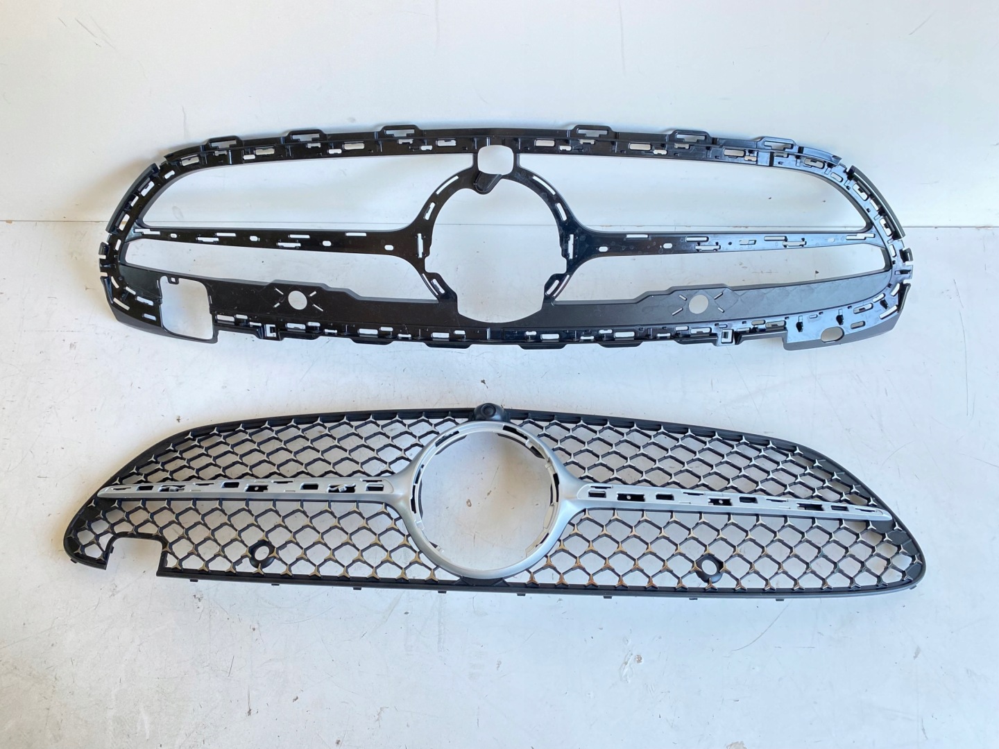 Mercedes-Benz C-Klasse W206 Kühlergrill FRONTGRILL Kühlergitter A2068882400 - Thumbnail 1