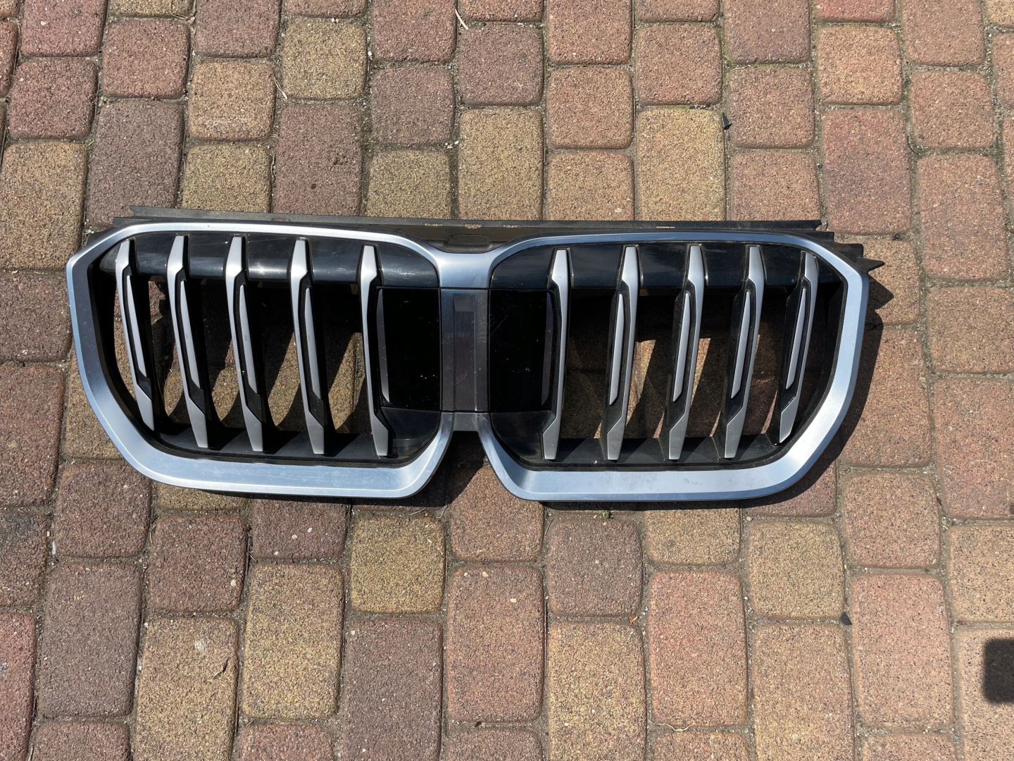 BMW X1 U11 Kühlergrill FRONTGRILL Kühlergitter 9880301 - Thumbnail 1