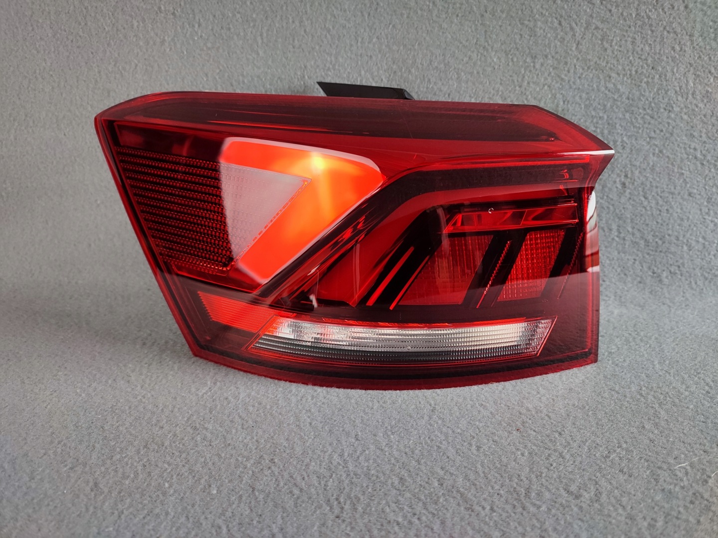 VW T-Roc A1 Rückleuchte 2GA945095A Rearlamp - Thumbnail 1