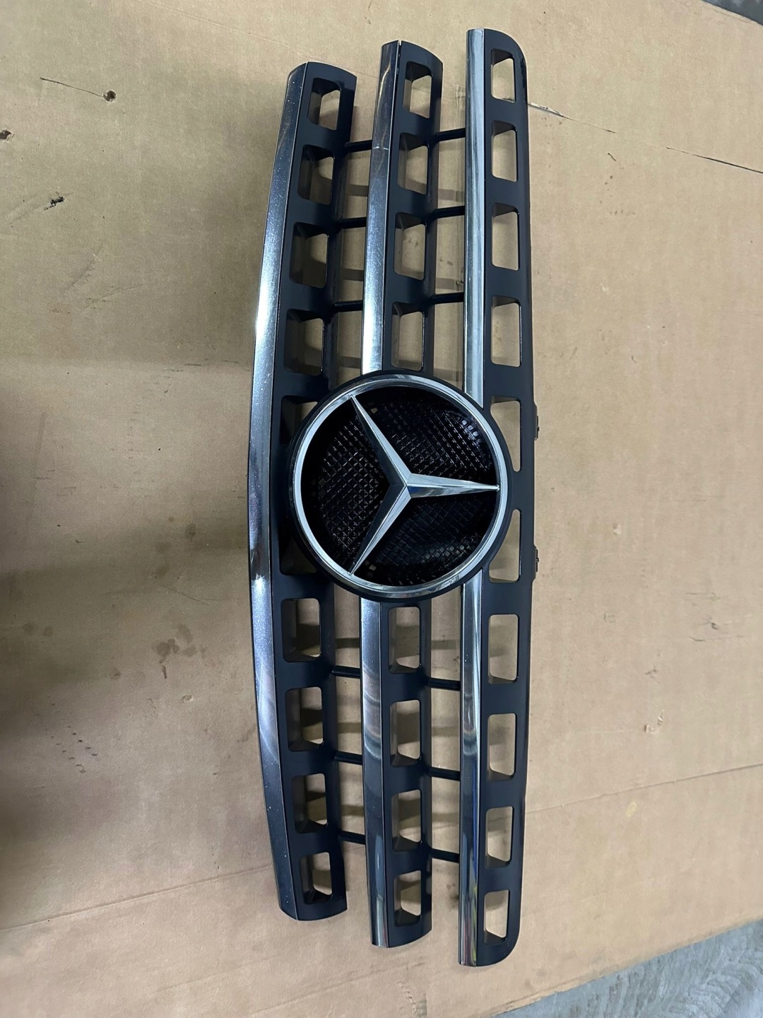 Mercedes-Benz M-Klasse W164 Kühlergrill FRONTGRILL Kühlergitter A1648880923 - Thumbnail 1