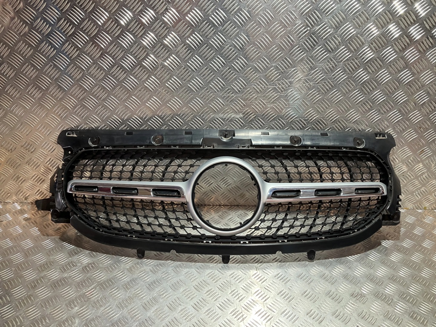 Mercedes-Benz GLA W247 Kühlergrill FRONTGRILL Kühlergitter A2478883800 - Thumbnail 2