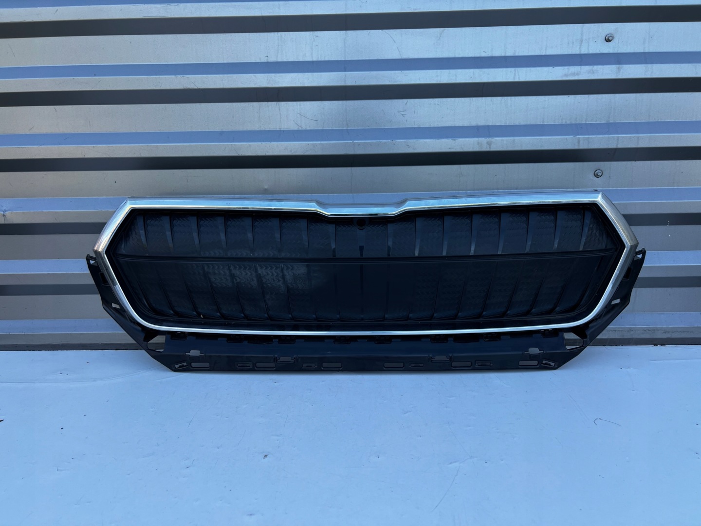 Skoda Enyaq 5LA Kühlergrill FRONTGRILL Kühlergitter 5LA853343 - Thumbnail 1